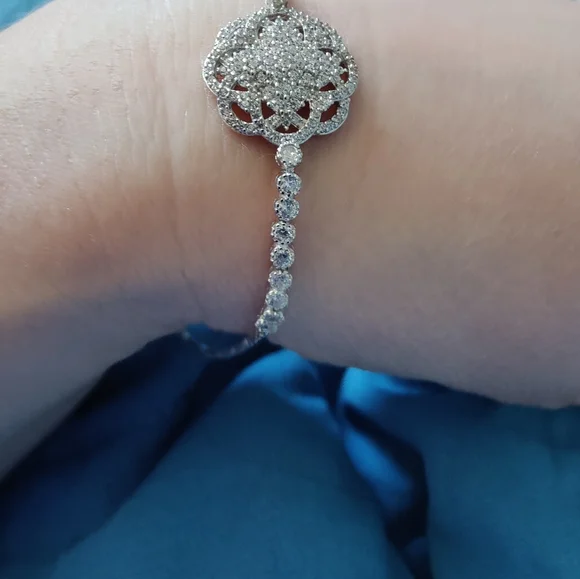 New Bella Luce rhodium over sterling white diamond simulant adjustable bracelet - Picture 4 of 8